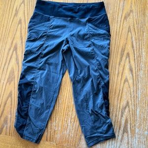 Women’s North Face Flash dry capris Size M